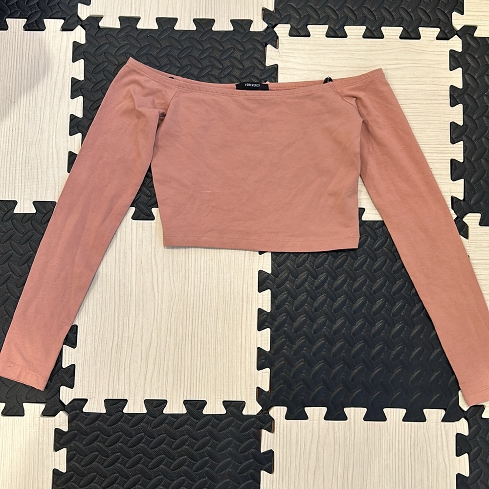 - Off the shoulder crop top Forever 21 in color pink